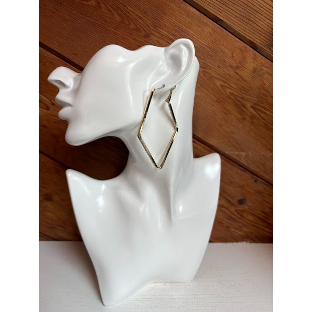 CACHE Gold-Tone. Diamond Shaped Dangle Earrings